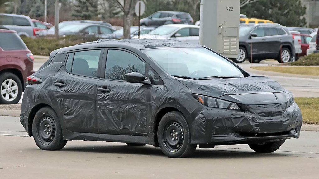 2018-nissan-leaf-spy-shots-1.jpg